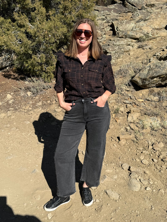 TWO TONE STRETCH BARREL CROP JEAN