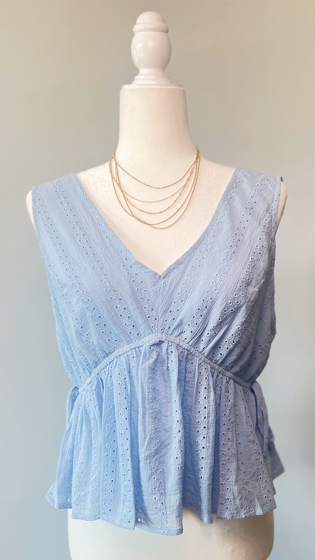 EYELET SLEEVELESS TOP