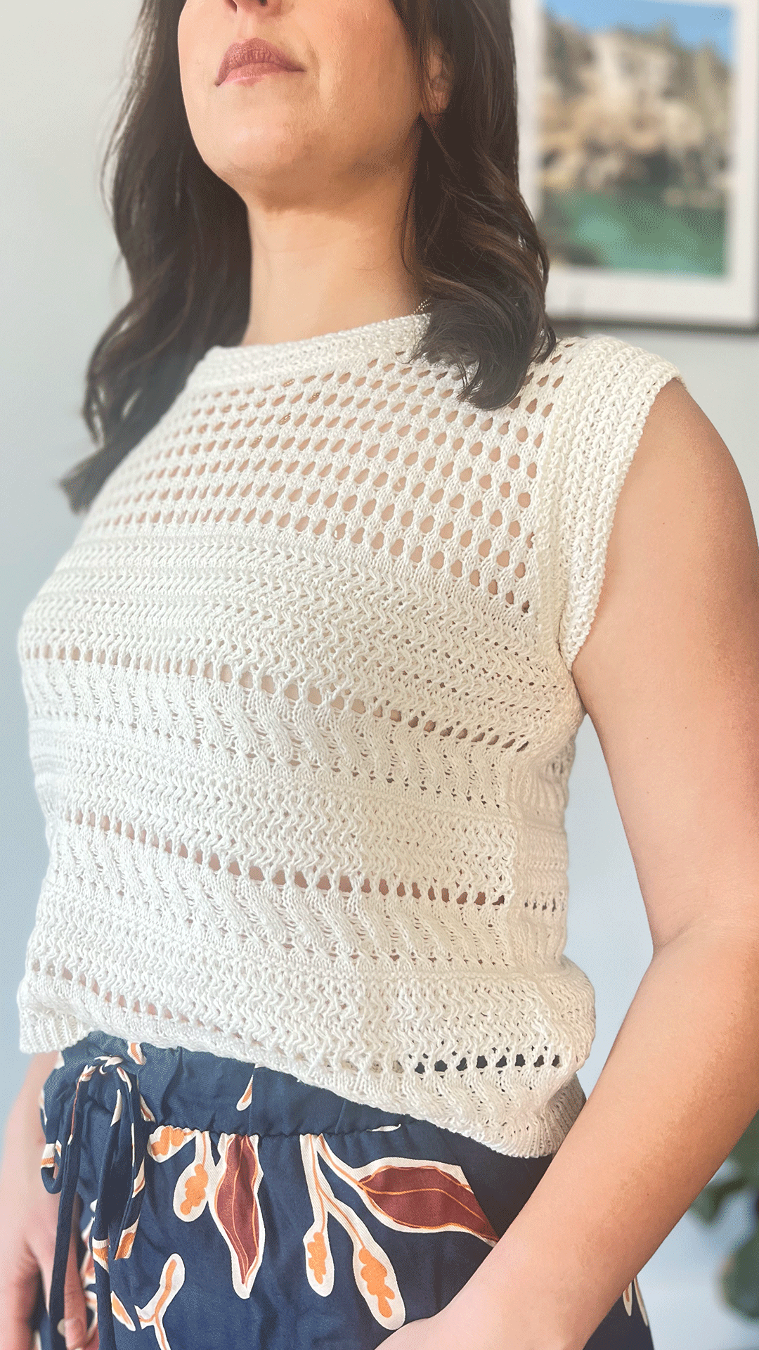 ROUND NECK WIDE SHOULDER OPEN KNIT TOP